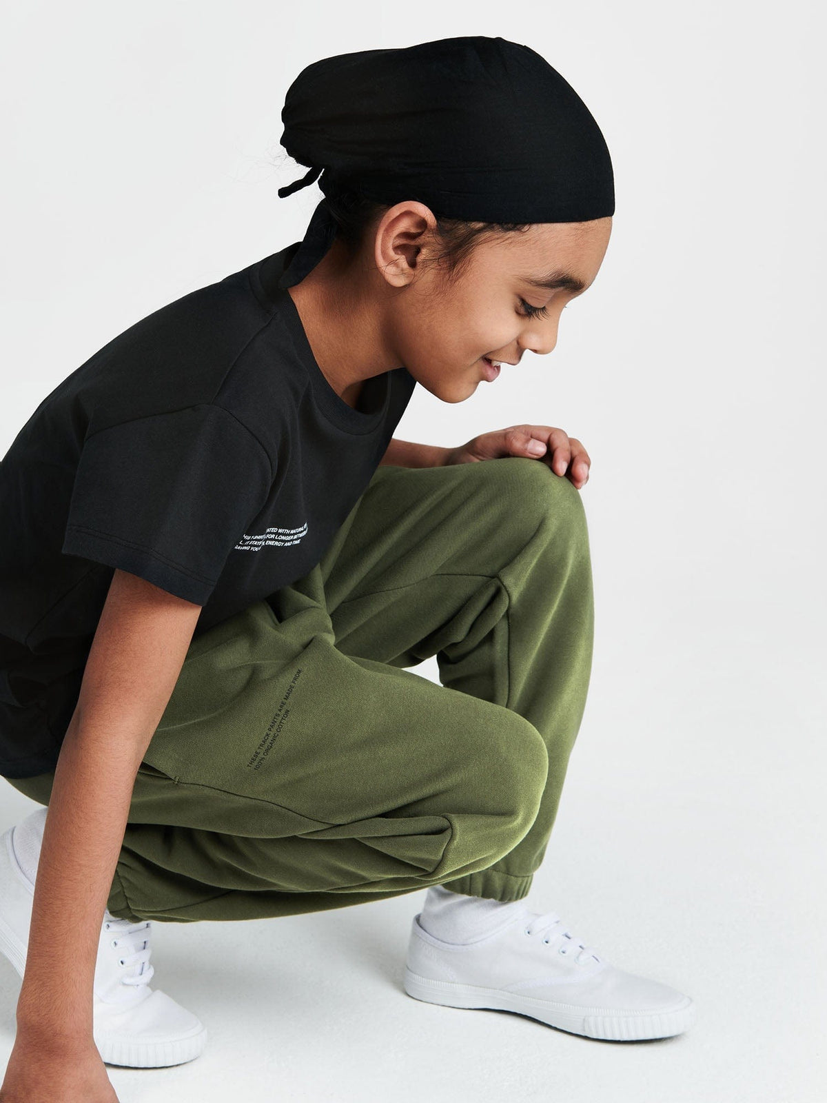 Kids’ Midweight T-shirt—black